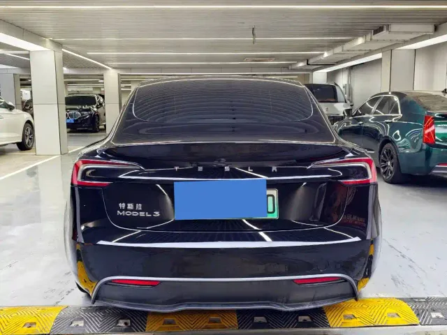 Tesla Model 3 — Фото автомобиля 14