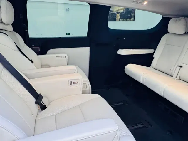 Li Auto MEGA — Фото автомобиля 5