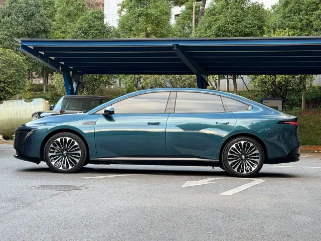 Nissan N7 — Фото автомобиля 8
