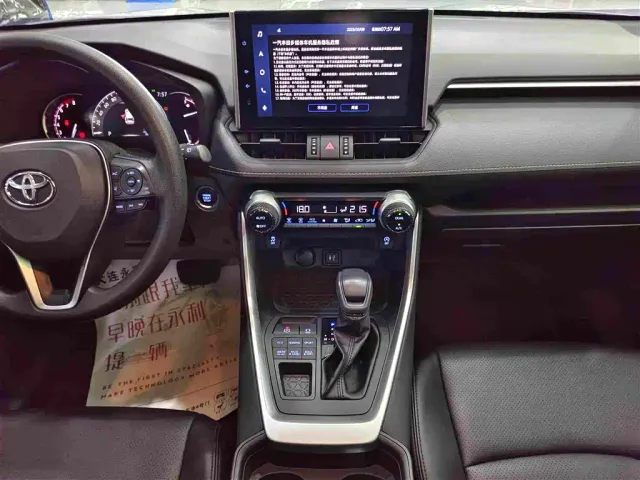 Toyota RAV4 — Фото автомобиля 7