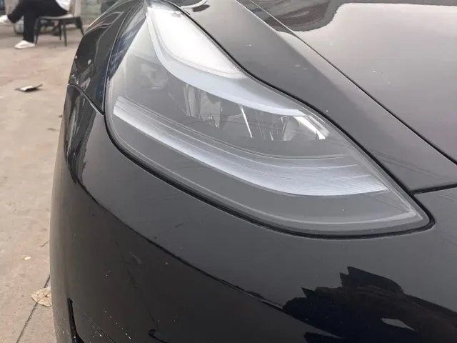 Tesla Model 3 — Фото автомобиля 5
