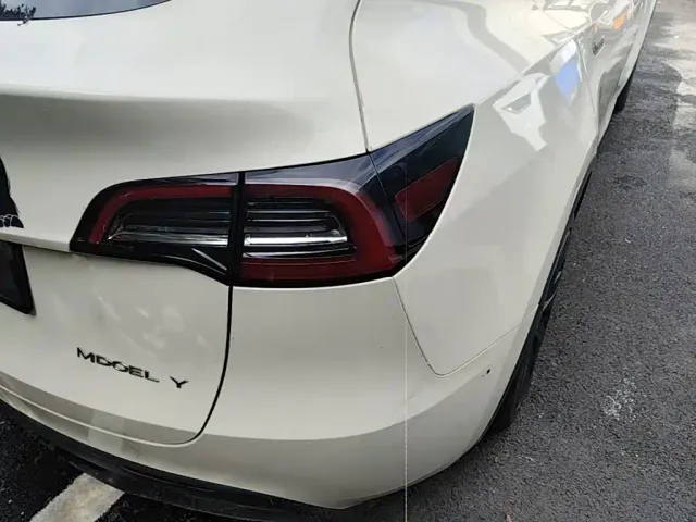 Tesla Model Y — Фото автомобиля 7