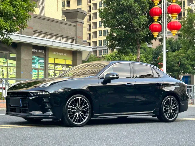 Фотография автомобиля — Lynk & Co 03