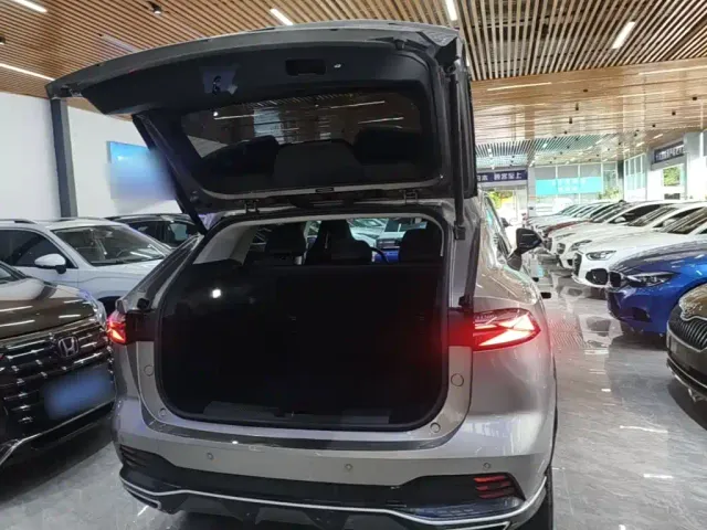 Roewe RX5 — Фото автомобиля 18