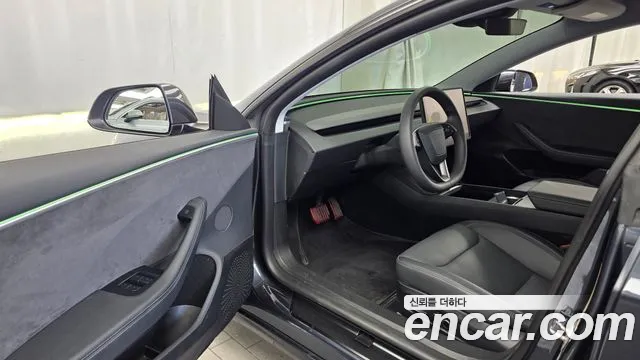Tesla Model 3 — Фото автомобиля 10