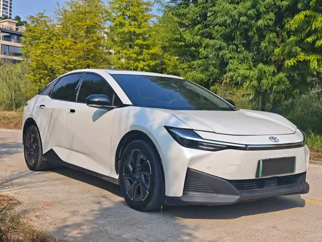 Toyota bZ3 — Фото автомобиля 3