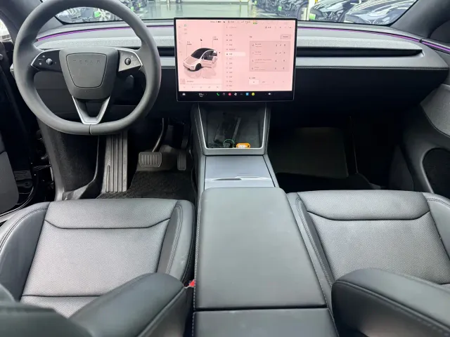 Tesla Model Y — Фото автомобиля 8