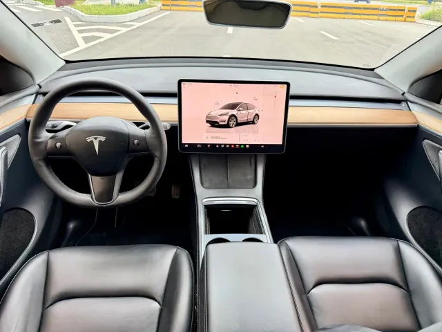 Tesla Model Y — Фото автомобиля 8