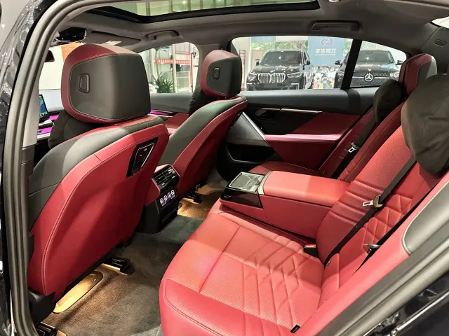 BMW 5 Series — Фото автомобиля 10