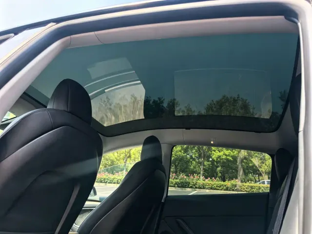 Tesla Model Y — Фото автомобиля 9