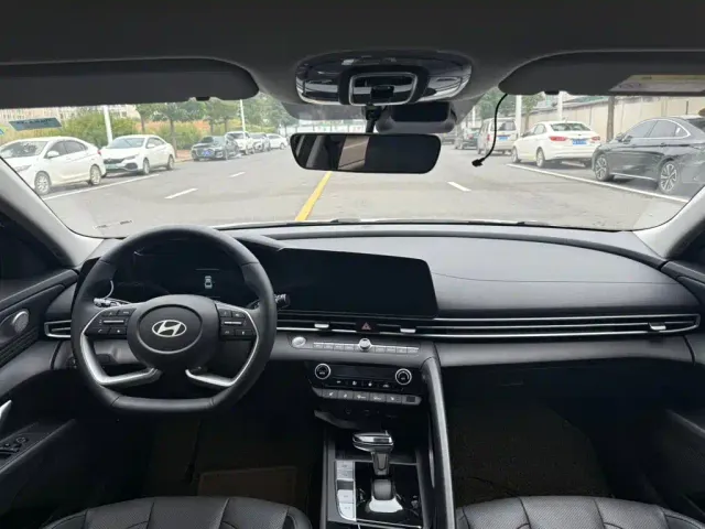 Hyundai Elantra — Фото автомобиля 8