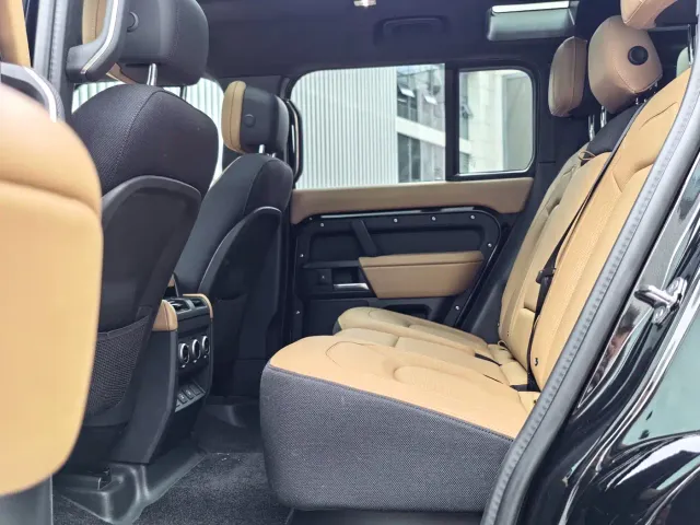 Land Rover Defender — Фото автомобиля 16
