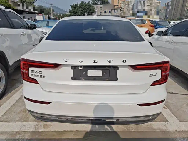 Volvo S60 — Фото автомобиля 5