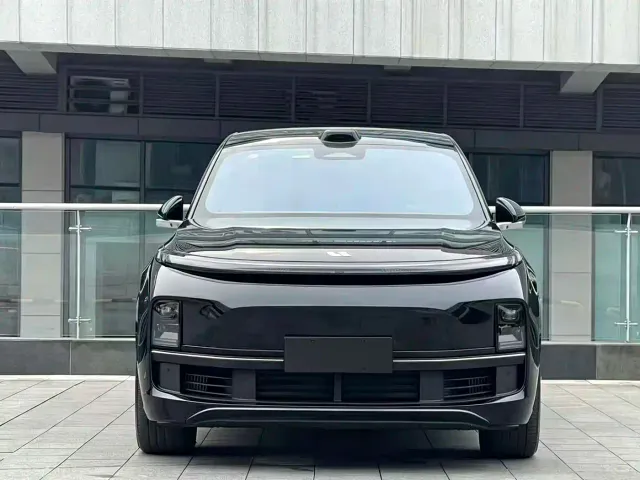 Li Auto L8 — Фото автомобиля 3