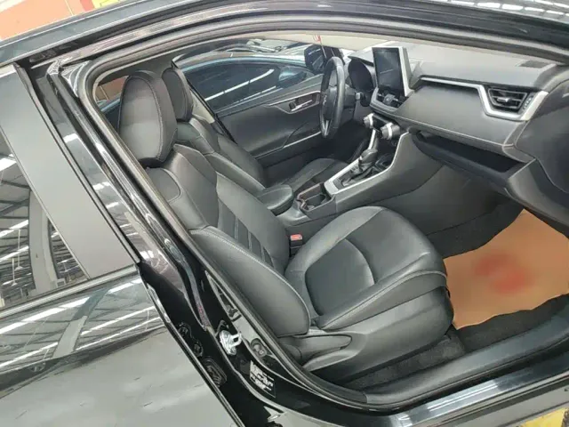 Toyota RAV4 — Фото автомобиля 24