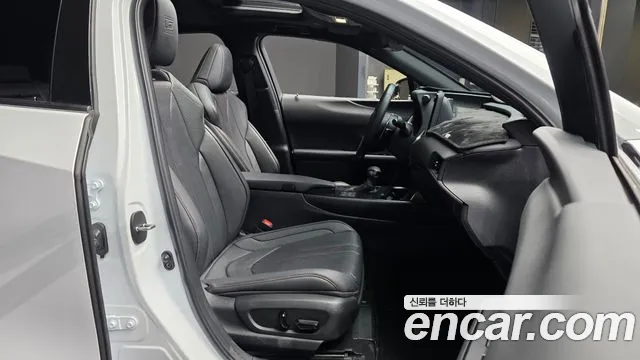 Lexus UX — Фото автомобиля 11