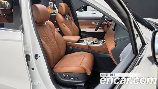 Genesis GV70 — Фото автомобиля 16