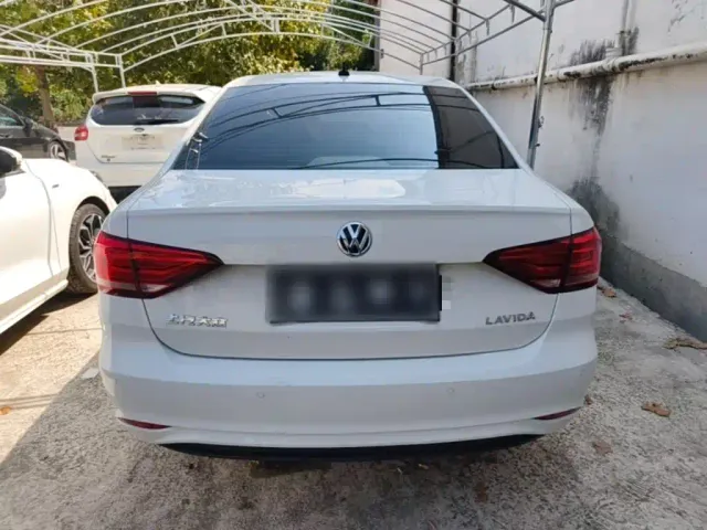 Volkswagen Lavida — Фото автомобиля 5