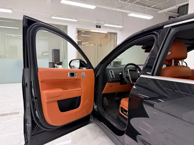 Li Auto L8 — Фото автомобиля 8