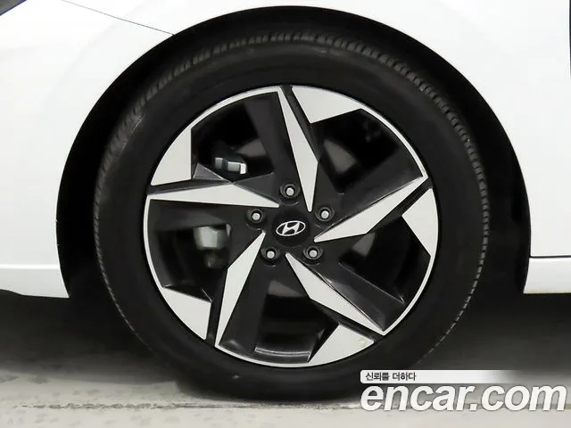 Hyundai Avante CN7 — Фото автомобиля 4