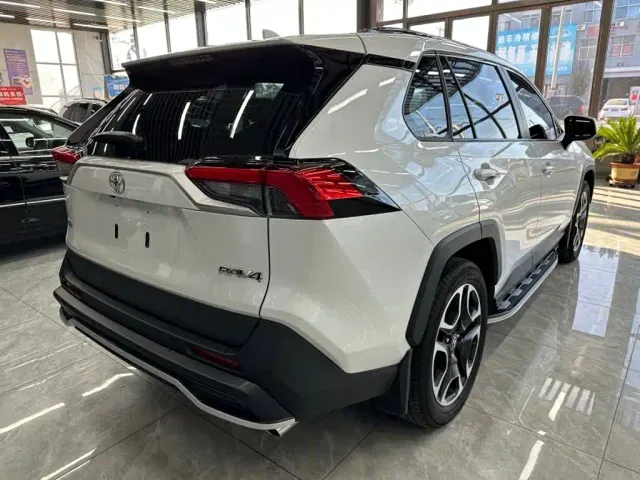 Toyota RAV4 — Фото автомобиля 4