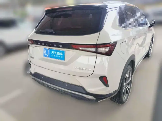 Wuling Asta — Фото автомобиля 2
