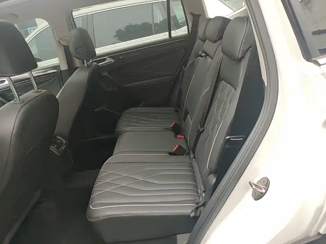 Volkswagen Tiguan L — Фото автомобиля 16