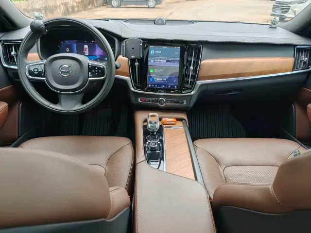 Volvo S90 — Фото автомобиля 10
