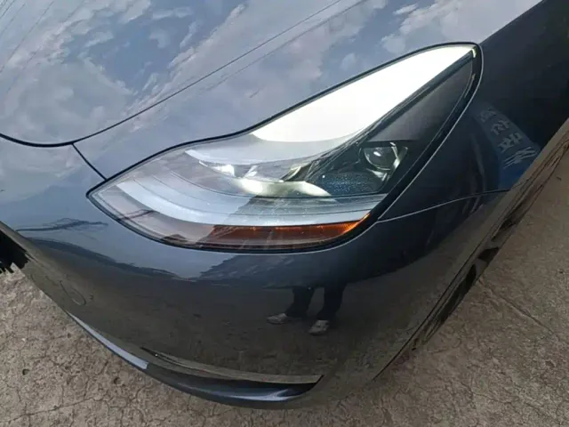 Tesla Model Y — Фото автомобиля 23