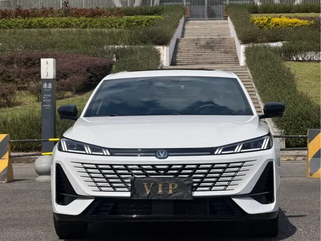 Changan Eado — Фото автомобиля 2