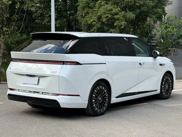 Xpeng X9 — Фото автомобиля 5