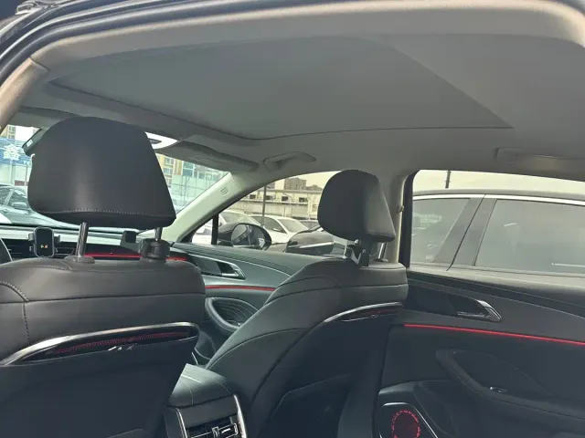 Hongqi H5 — Фото автомобиля 9