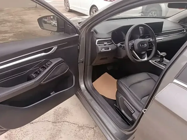 Geely Emgrand — Фото автомобиля 15