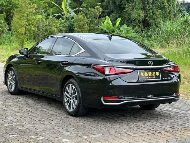 Lexus ES — Фото автомобиля 12