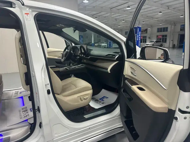 Toyota Granvia — Фото автомобиля 12