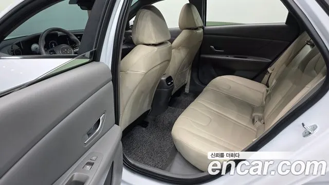 Hyundai Avante CN7 — Фото автомобиля 12