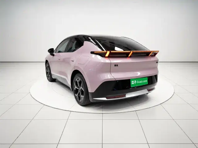 Lynk & Co Z20 — Фото автомобиля 4