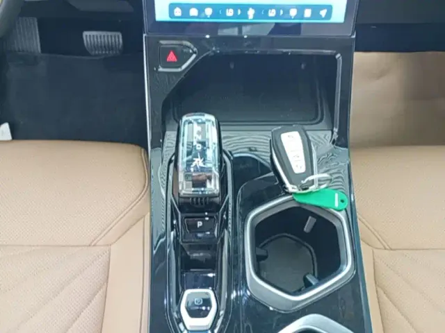 Geely Boyue L — Фото автомобиля 13