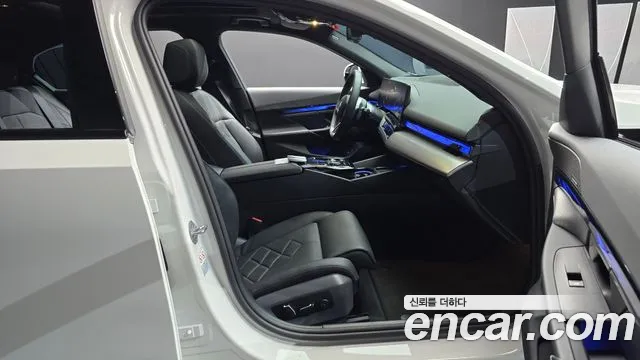BMW 5-Series 5 серия (G60) 530i xDrive M Sport — Фото автомобиля 25