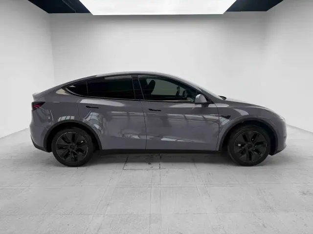 Tesla Model Y — Фото автомобиля 9