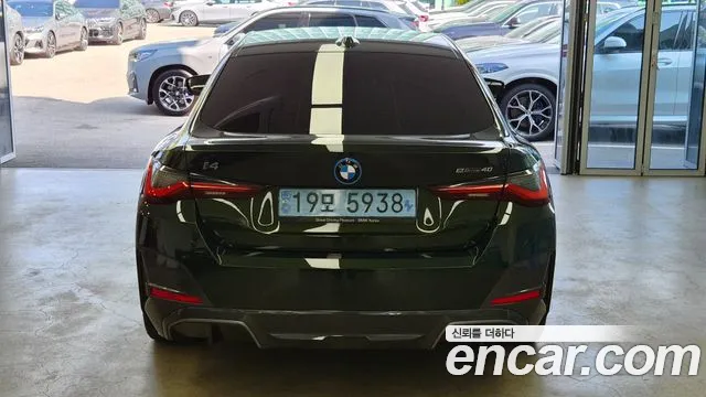 BMW i4 — Фото автомобиля 4