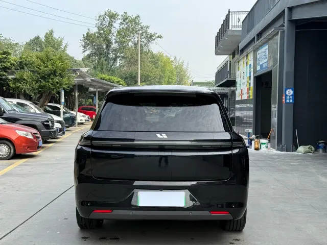 Li Auto L8 — Фото автомобиля 13