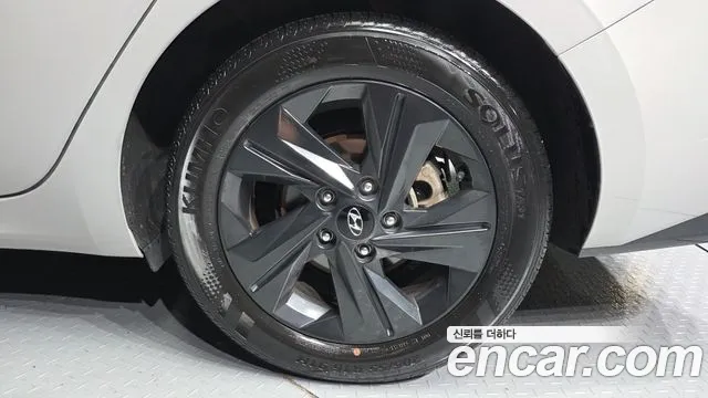Hyundai AVANTE Avante (CN7) — Фото автомобиля 18