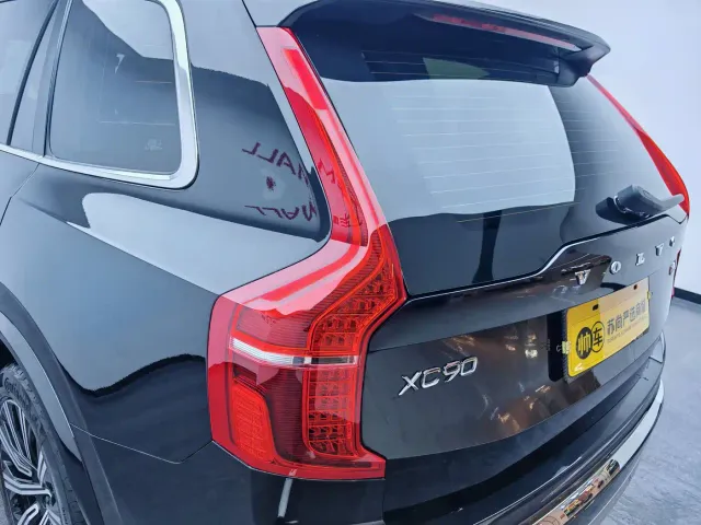 Volvo XC90 — Фото автомобиля 13