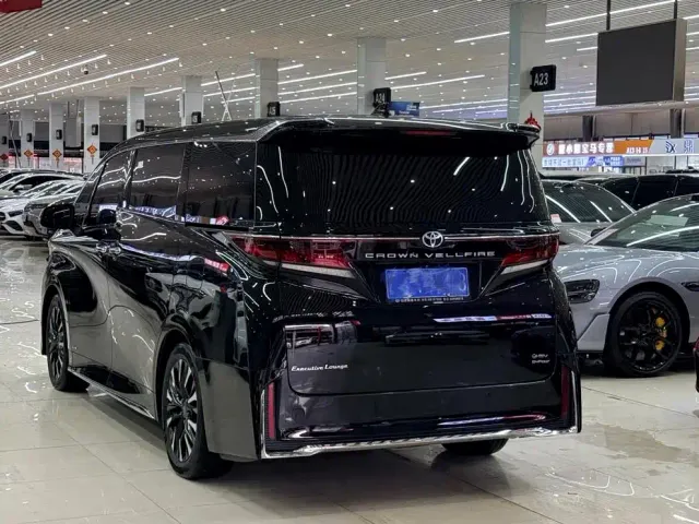Toyota Vellfire — Фото автомобиля 4