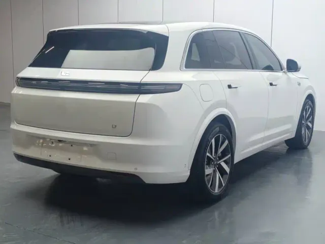 Li Auto L7 — Фото автомобиля 5