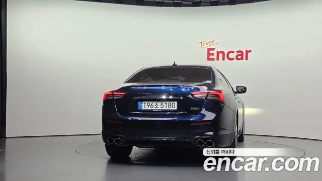 Maserati Ghibli — Фото автомобиля 4