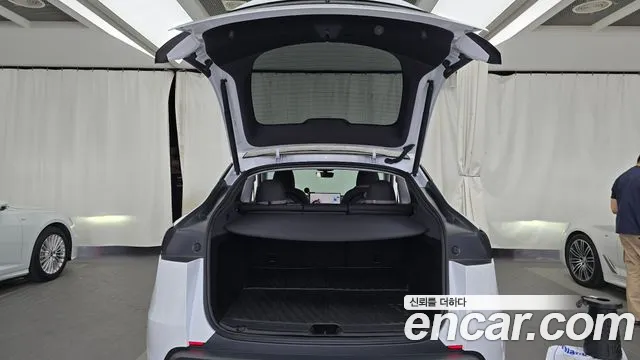 Tesla Model Y — Фото автомобиля 19