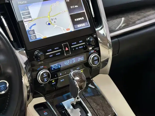 Toyota Alphard — Фото автомобиля 4