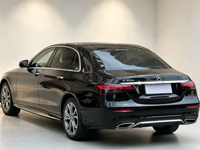 Mercedes-Benz E-Class — Фото автомобиля 9